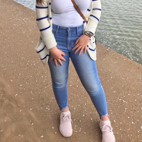 Mossimo Supply Co. Denim - Mossimo High Rise Jegging Crop Jeans 6/28R Shark Bite Hem Light Wash